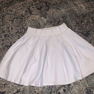 pleated skirt